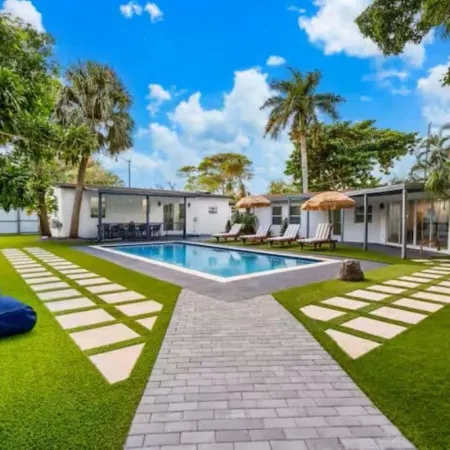 Resort Villa Modern Pool Outdoor Dining