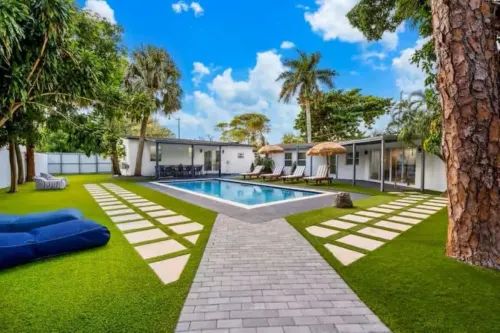 Resort Villa Modern Pool Outdoor Dining