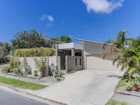 Longboard Coastal Retreat - 3-Star