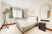 GuestReady -  Spacious 4Bed with Backyard - Wifi