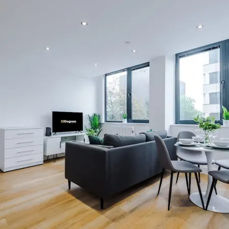 NEW Stylish Apartment Amazing Location Sleeps 4