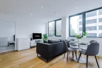 NEW Stylish Apartment Amazing Location Sleeps 4