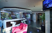Hotel Delta 4 - ที่มีบาร์