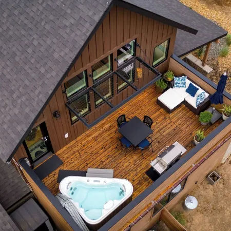 Hat Rock Loop by AvantStay Secluded Powell Butte Escape w Hot Tub Views