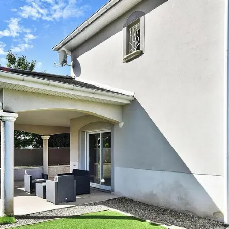 Beautiful house-St Exupéry-Viarhona-T3- Pets allowed Отели в г. Жон