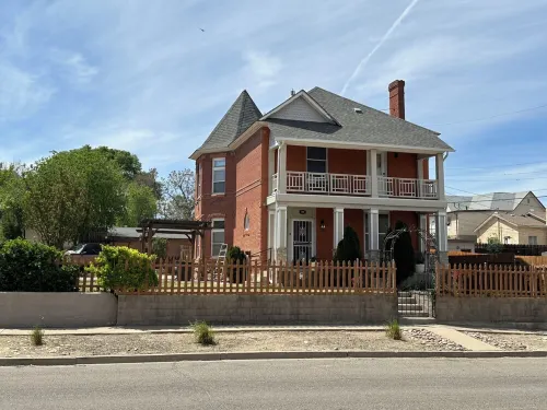Tara House — Historic Charm, Executive Comfort, Minutes from Downtown