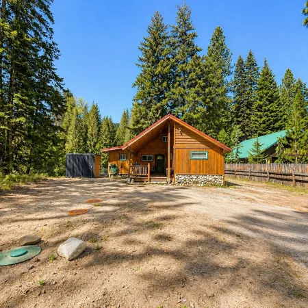 Rivers Edge 2 Bedroom Home by NW Comfy Cabins by RedAwning