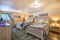 Cozy Home w/ Media Room: Short Walk to Taos Plaza! - Parkering