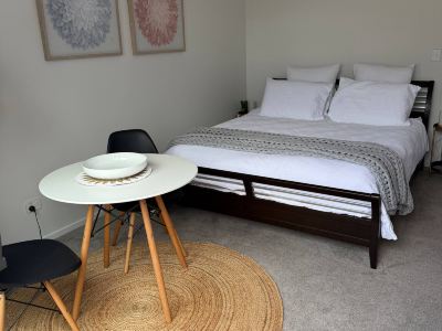 Walk‑to‑Town, Self-Contained Studio Guest Suite