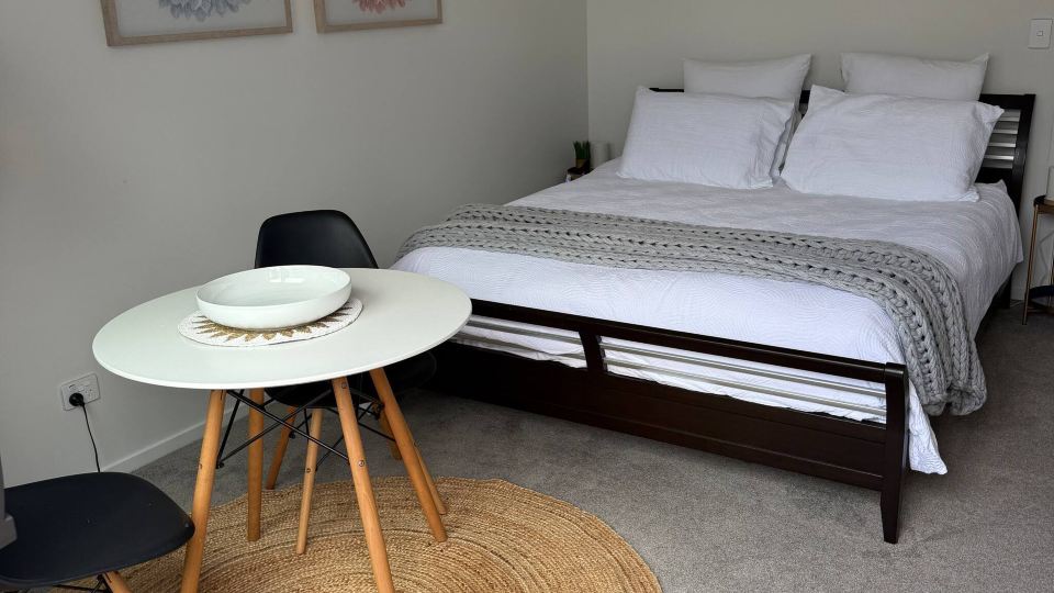 Walk‑to‑Town, Self-Contained Studio Guest Suite