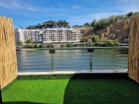 Modern Sleeps 2 Apartment Waterfall Views - 3-Star