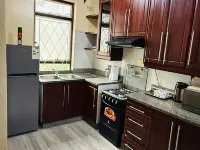 Centrally-Located 2 Bedroom Apartment in Mutare, Zimbabwe โรงแรมในมูตาเร