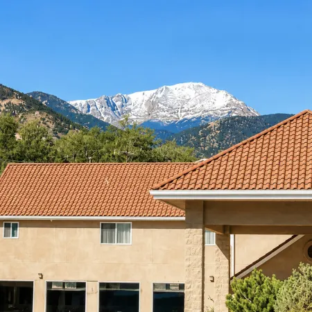 Magnuson Hotel Manitou Springs Отели рядом с достопримечательностью «Музей Гоуст Таун (Город-Призрак)»
