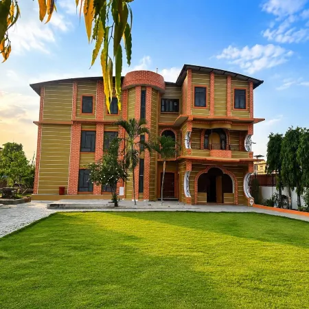 Lila Palace