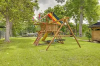 Spacious Lake Placid Retreat w/ Gorgeous Views! - Parkering