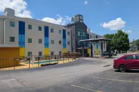 Days Inn & Suites by Wyndham Augusta Near Fort Eisenhower - Wi-Fi