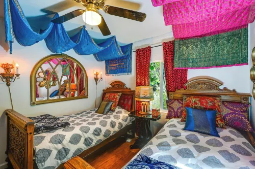 Bohemian Wonderland: Benicia Bungalow w/ Pergola! - 3 stjerner