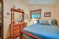 Charming Hedgesville Retreat w/ Deck + Fireplace! - Homestays