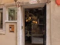 Ca Dell'Arte Hotels near A Plus A Gallery