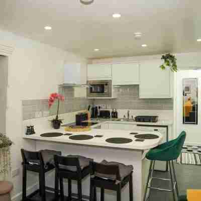 Ground Floor Apartment Sleeps 4 Parking Others