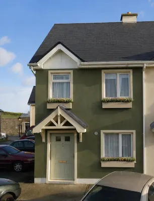 Townhouse Sleeps 8 - Garden, Wifi, Free Parking - 2-Star