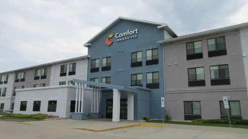 Comfort Inn & Suites Grand Forks Near Alerus Center - 3-Star