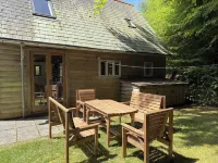 Cabin Sleeps 6 With Parking and Patio - 3-Star