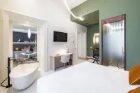 Caracolé Luxury Suites - 4-Star