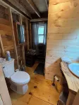 Very private log cabin nestled in the woods to unwind & unplug. - 4-stjärniga