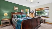 Dancing Bear by Avantstay Cozy Cabin + Jacuzzi + Decks Arcade + Mountain Views Near Park - Wifi
