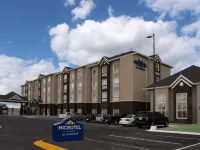 Microtel Inn & Suites by Wyndham Cuauhtemoc Campos Menonitas - parkir