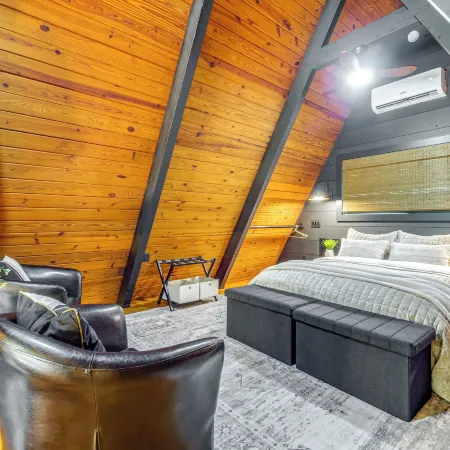 Steps to Dale Hollow Lake! Cozy A-frame Cabin