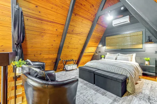 Steps to Dale Hollow Lake! Cozy A-frame Cabin - Wifi