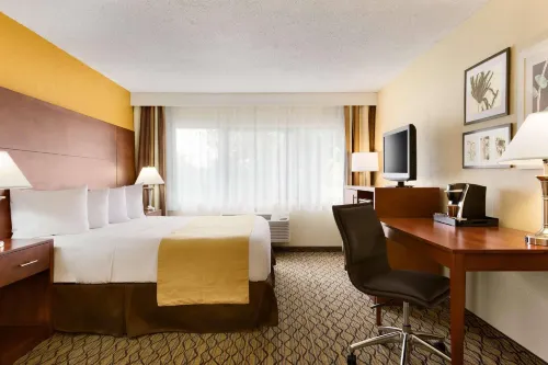Country Inn & Suites by Radisson, Mishawaka, IN - parking