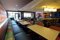 Fairfield Inn & Suites Bowling Green - breakfast
