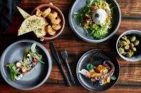 AC Hotel Greenville - فطور