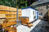 The Nook with Woodfired Hot Tub - 2 estrellas