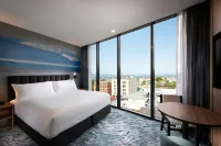 DoubleTree by Hilton Hobart - bar