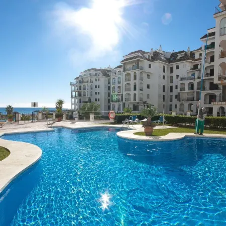 2 Bed Flat-Sleeps 4-Pets-Parking-Marina Duquesa