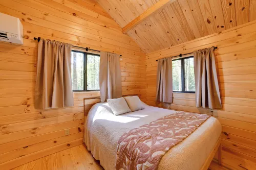 Hiking/biking Trails On-site! Rustic Oxford Cabin - Landsted