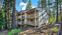 Tahoe Pines Retreat by Avantstay Pine-view Townhome Shared Pool + Mins to Northstar - Wi-Fi