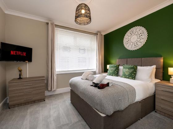 Comfortable 4-bed Home With Free Parking Wales