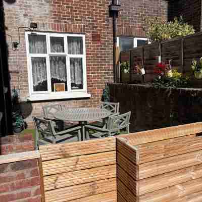 2-Bed Sleeps 4 Free Parking Pets Allowed Hotel Exterior