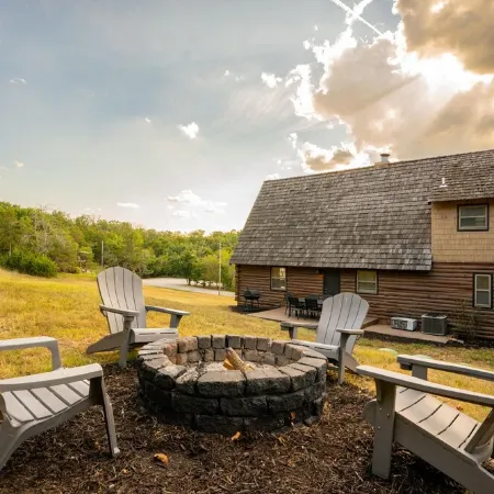 Lakeside Resort Cabin Steps to Table Rock Lake - Minutes to Sdc!