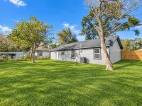 Spacious 4BR I Private Backyard Sleeps 8 I Near NRG Med Center DT - Condos