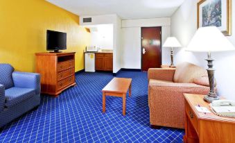 Holiday Inn Express & Suites Nashville-I-40&I-24(Spence LN)