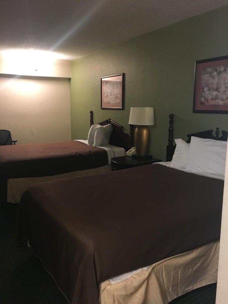 River Valley Inn & Suites