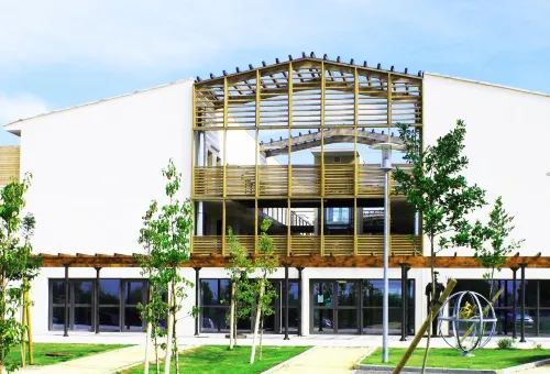 Adonis Aix en Provence Hotel di Saint-Cannat
