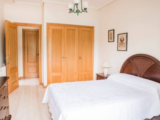 Beautiful Touristic Apartment in Front of the Beach Samil 55. 2nd Floor.