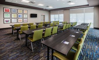 Holiday Inn Express & Suites Petersburg-Fort Lee